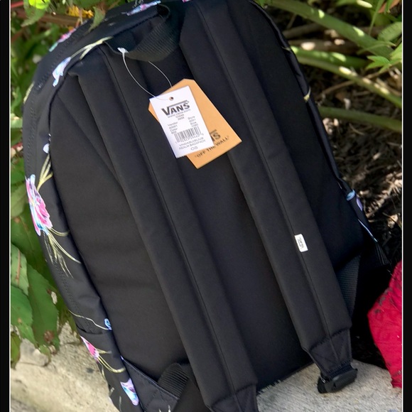 1 Left 5⭐️Rated NWT Vans Black Floral Backpack - Picture 2 of 8